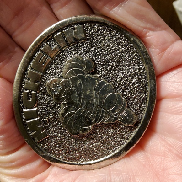 Vtg.Michelin Man Belt Buckle Silvertone 3D. - Picture 6 of 6